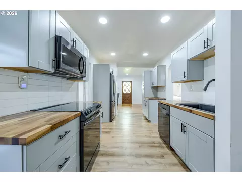 Kitchen - 1362 W 11th Ave, Eugene, OR 97402 photo 6 of 9