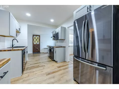 Kitchen - 1362 W 11th Ave, Eugene, OR 97402 photo 3 of 9