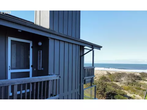 29134 Ellensburg Ave #3, Gold Beach, OR 97444