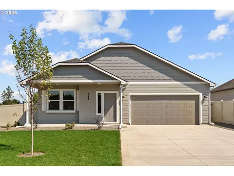 894 Yoss Pl, Cottage Grove, OR 97424