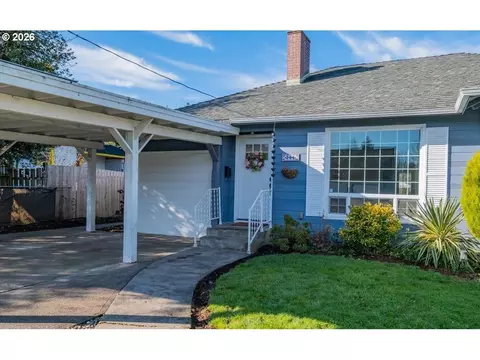 368 S 6th St, Independence, OR 97351