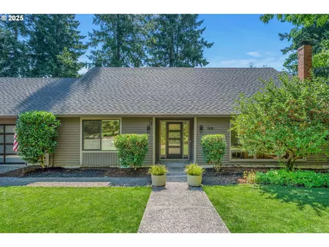 7410 SW Pineridge Ct, Portland, OR 97225