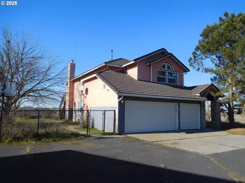1385 NW Sjoren Ln, Hermiston, OR 97838