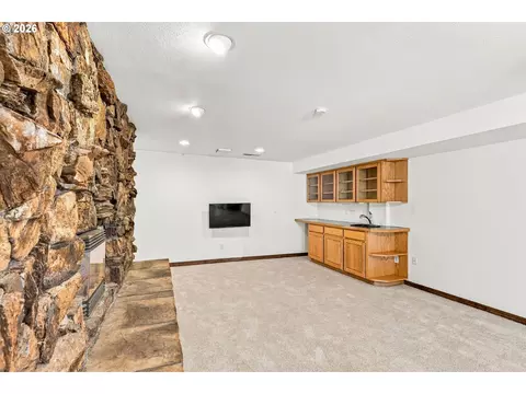 Living - 3102 NW 16th Ave, Camas, WA 98607 photo 9 of 12