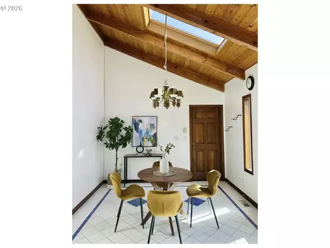 Dining - 3102 NW 16th Ave, Camas, WA 98607 photo 2 of 3