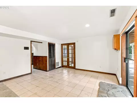 Living - 3102 NW 16th Ave, Camas, WA 98607 photo 11 of 12