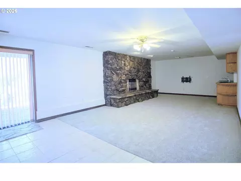Living - 3102 NW 16th Ave, Camas, WA 98607 photo 3 of 12
