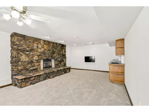 Living - 3102 NW 16th Ave, Camas, WA 98607 photo 8 of 12