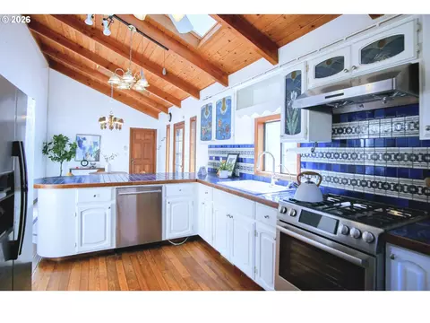 Kitchen - 3102 NW 16th Ave, Camas, WA 98607 photo 1 of 3
