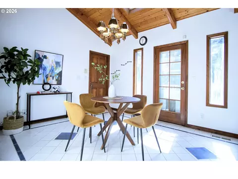 Dining - 3102 NW 16th Ave, Camas, WA 98607 photo 3 of 3