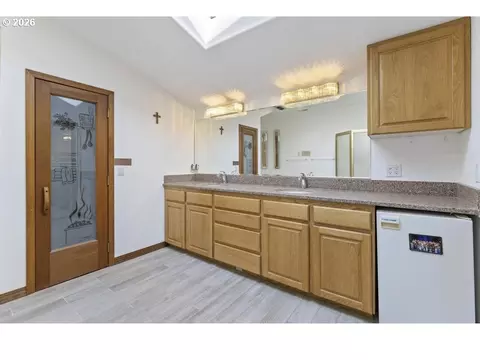 Bath - 3102 NW 16th Ave, Camas, WA 98607 photo 4 of 8