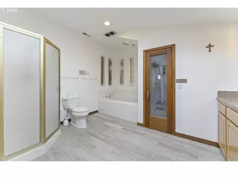 Bath - 3102 NW 16th Ave, Camas, WA 98607 photo 3 of 8