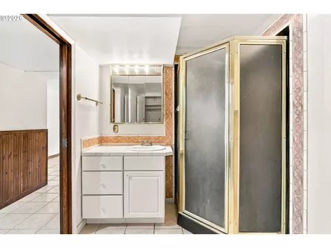 Bath - 3102 NW 16th Ave, Camas, WA 98607 photo 5 of 8