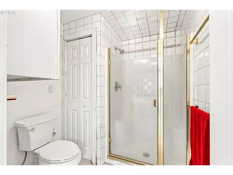 Bath - 3102 NW 16th Ave, Camas, WA 98607 photo 8 of 8