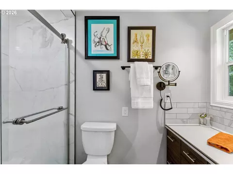 1947 SE Meadow Ct, Gresham, OR 97080 photo 16