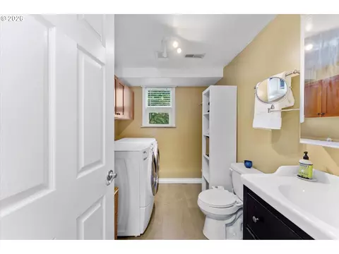 1947 SE Meadow Ct, Gresham, OR 97080 photo 23
