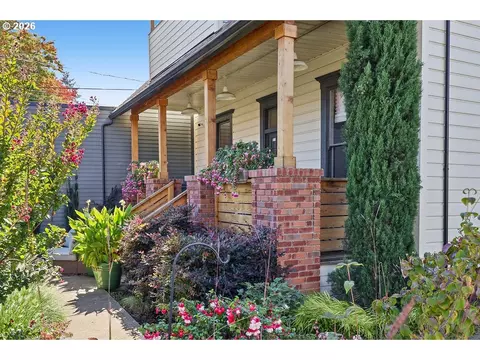 Exterior - 436 Lincoln St, Eugene, OR 97401 photo 5 of 14