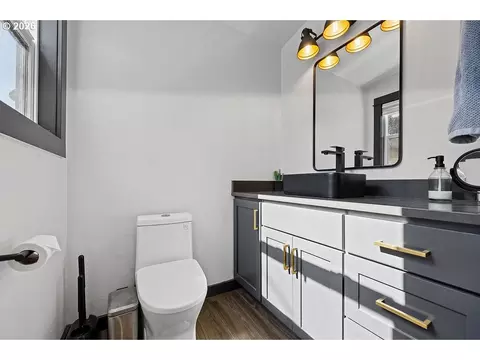 Bath - 436 Lincoln St, Eugene, OR 97401 photo 3 of 3