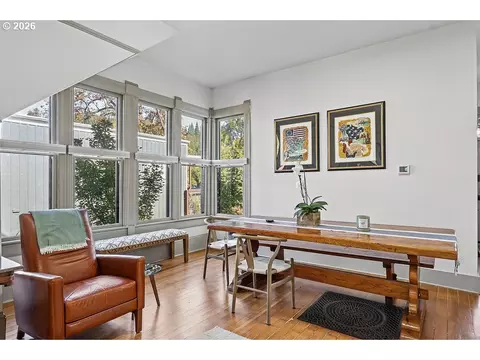 Dining - 436 Lincoln St, Eugene, OR 97401 photo 1 of 2