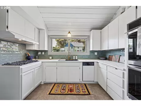 Kitchen - 436 Lincoln St, Eugene, OR 97401 photo 1 of 3