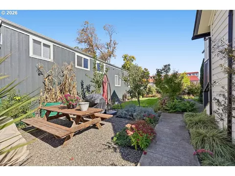 Exterior - 436 Lincoln St, Eugene, OR 97401 photo 12 of 14
