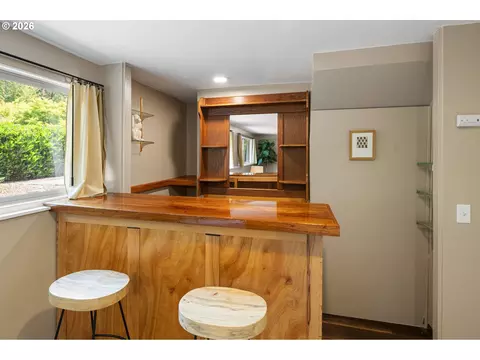 2670 E Windsor Cir, Eugene, OR 97405 photo 24