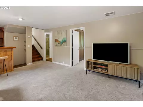 2670 E Windsor Cir, Eugene, OR 97405 photo 25