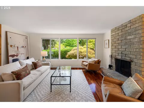 2670 E Windsor Cir, Eugene, OR 97405 photo 5