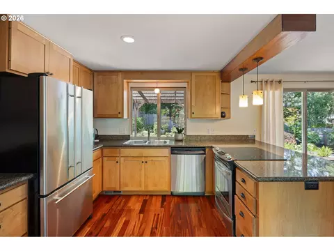 2670 E Windsor Cir, Eugene, OR 97405 photo 8