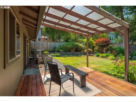 2670 E Windsor Cir, Eugene, OR 97405 photo 30