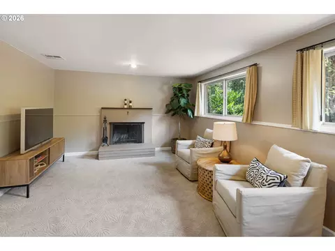 2670 E Windsor Cir, Eugene, OR 97405 photo 23