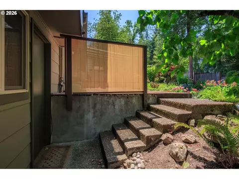 2670 E Windsor Cir, Eugene, OR 97405 photo 40
