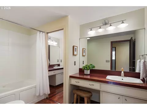 2670 E Windsor Cir, Eugene, OR 97405 photo 17