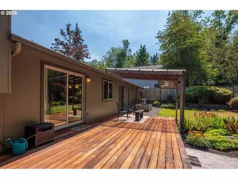 2670 E Windsor Cir, Eugene, OR 97405 photo 39