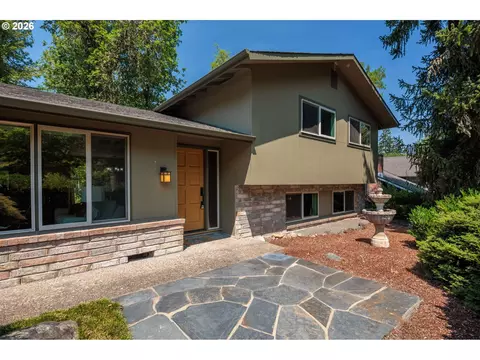 2670 E Windsor Cir, Eugene, OR 97405 photo 2