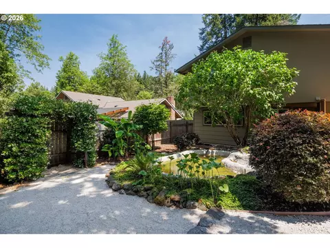 2670 E Windsor Cir, Eugene, OR 97405 photo 37