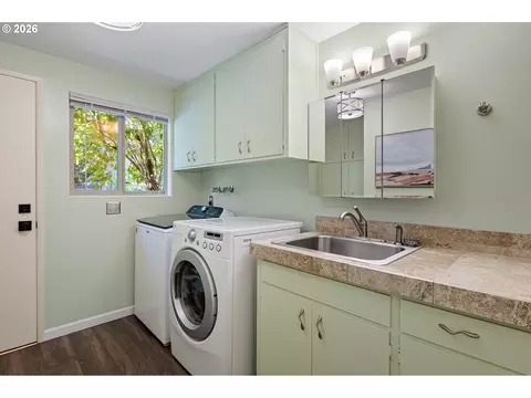 2670 E Windsor Cir, Eugene, OR 97405 photo 29