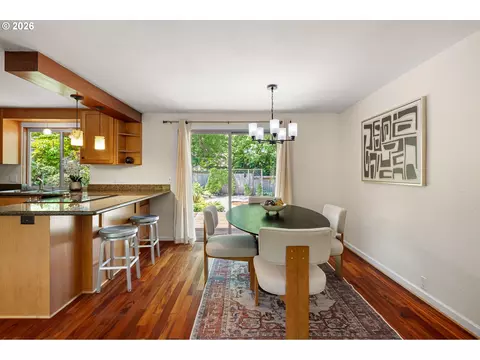 2670 E Windsor Cir, Eugene, OR 97405 photo 10