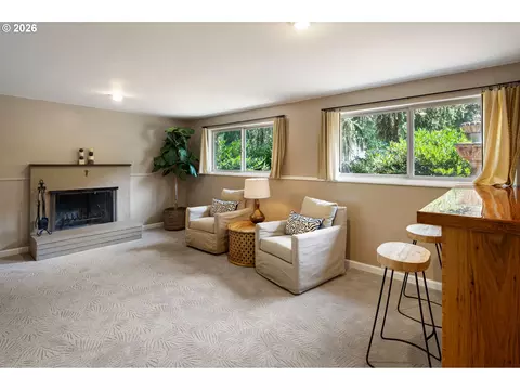 2670 E Windsor Cir, Eugene, OR 97405 photo 22