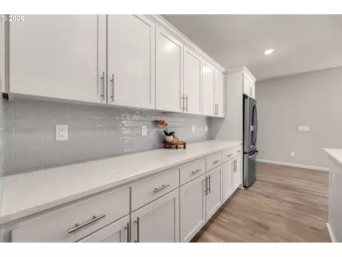 Kitchen - 8643 N Wright St, Camas, WA 98607 photo 7 of 11