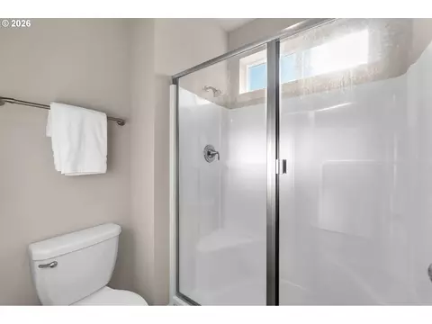 Bath - 8643 N Wright St, Camas, WA 98607 photo 2 of 3