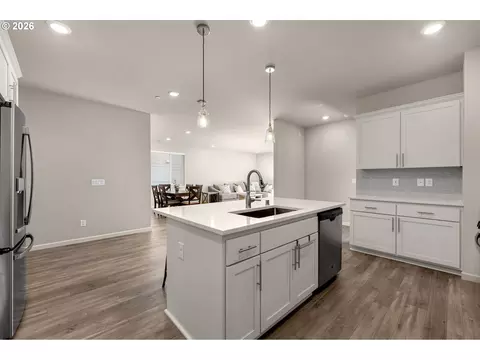 Kitchen - 8643 N Wright St, Camas, WA 98607 photo 6 of 11
