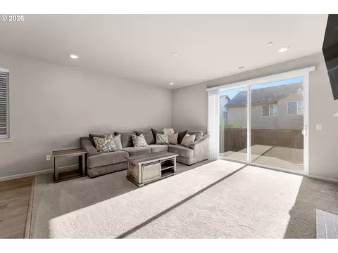 Living - 8643 N Wright St, Camas, WA 98607 photo 2 of 3