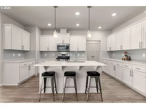 Kitchen - 8643 N Wright St, Camas, WA 98607 photo 2 of 11