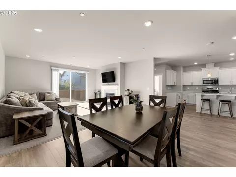 Dining - 8643 N Wright St, Camas, WA 98607 photo 2 of 3