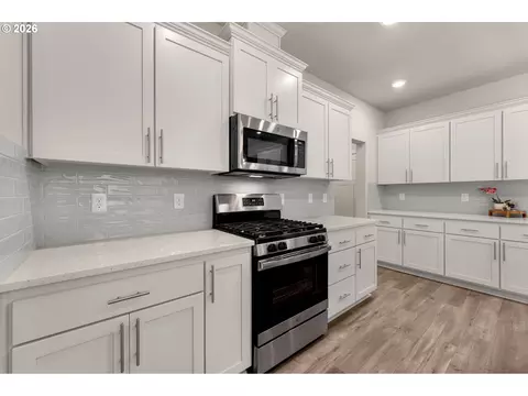 Kitchen - 8643 N Wright St, Camas, WA 98607 photo 8 of 11