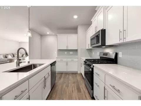 Kitchen - 8643 N Wright St, Camas, WA 98607 photo 5 of 11
