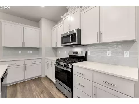 Kitchen - 8643 N Wright St, Camas, WA 98607 photo 4 of 11