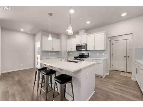 Kitchen - 8643 N Wright St, Camas, WA 98607 photo 3 of 11