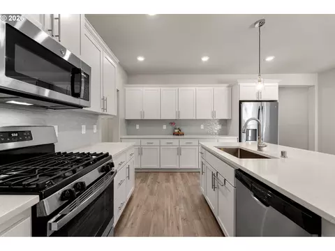 Kitchen - 8643 N Wright St, Camas, WA 98607 photo 9 of 11